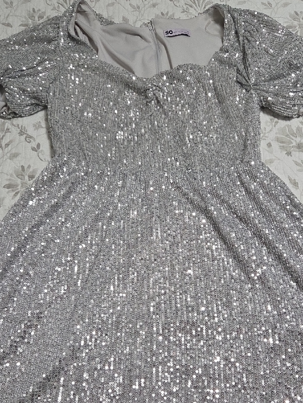 SO Silver Sequin Puff Sleeve Party Dress